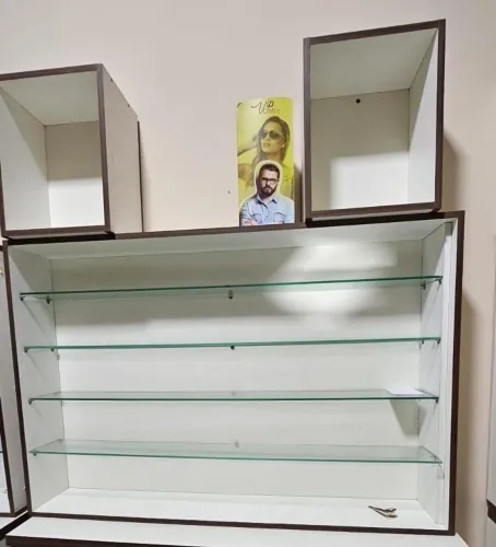 Vendo vitrine parede