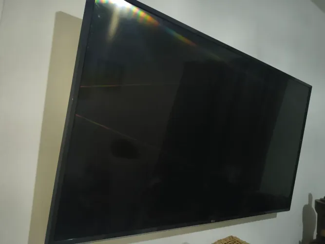 Duas TVs LG para concertar ou retirar peças