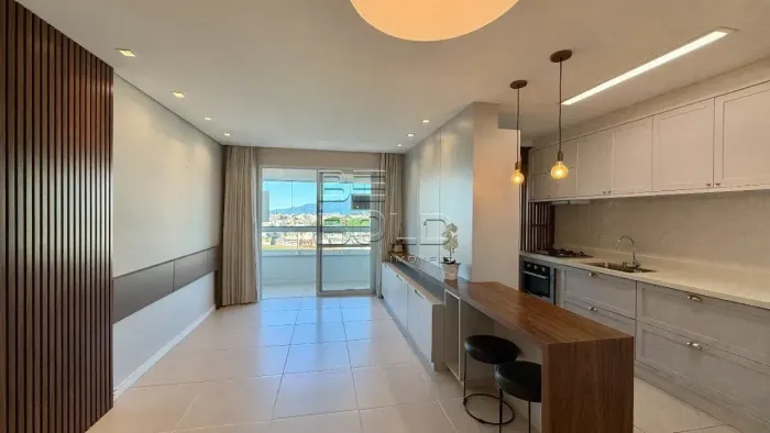 Apartamento em andar alto com 2 dormitórios no Jardim Atlântico