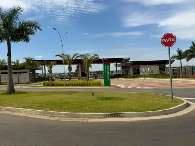 Lote - Jardins Versalhes - Aparecida de Goiânia/GO
