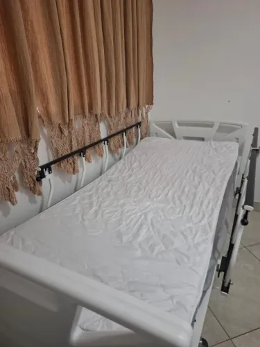 Cama hospitalar motorizada