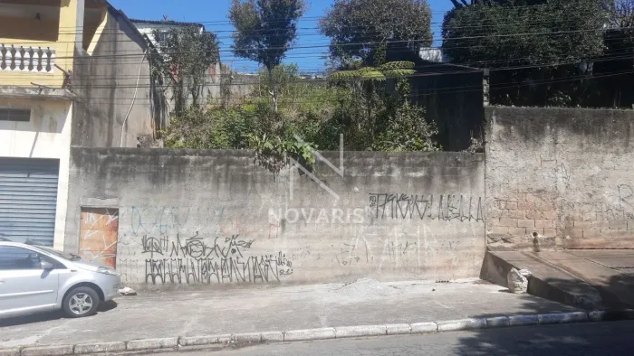 Terreno de 355 m² á venda com Duas Frentes no Parque Fernanda!