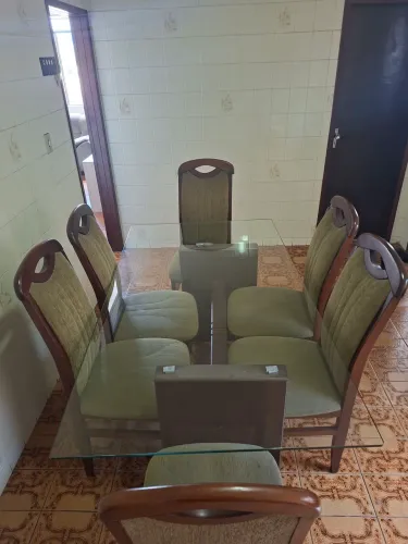 Mesa com 6 cadeiras