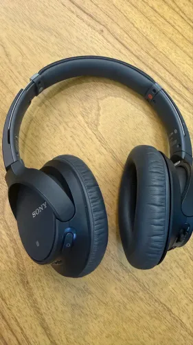 Fone de Ouvido Over-Ear Sony Bluetooth com Cancelamento de Ruído (Semi-novo)