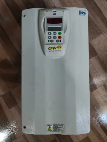 Inversor de frequência 30CV 380V 54A Weg CFW090045T3848PSZ