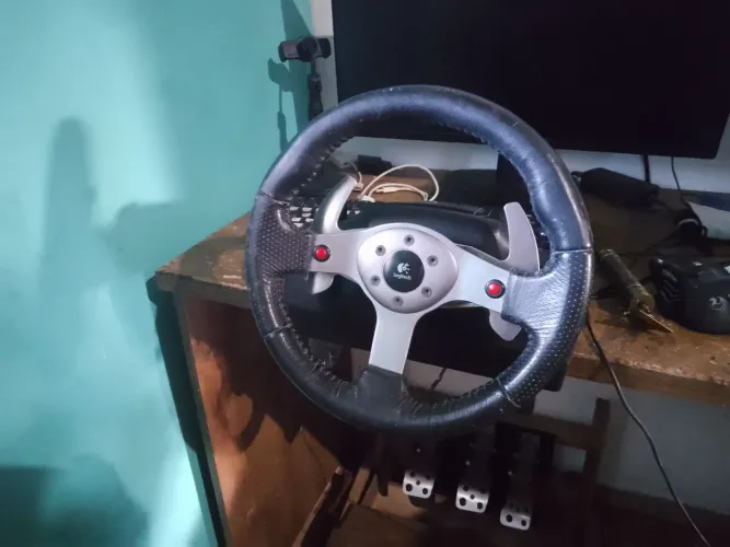 Vendo volante Logitech G25. Praticamente novo