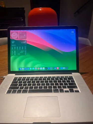 ? MacBook Pro 15,4? | Core i7 | 16GB RAM | Vídeo Dedicado | Bateria Nova