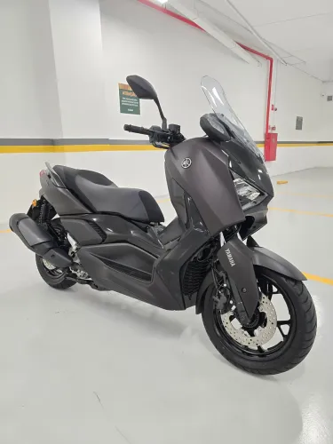 Yamaha XMAX 300 2026 - Sofisticação, conforto e desempenho