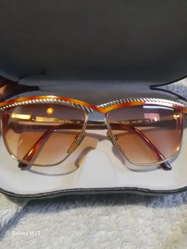Óculos de sol da marca fendi em excelente estado 
