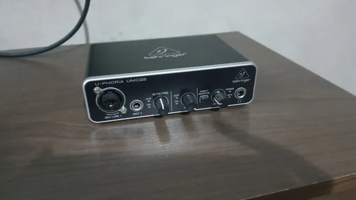Interface de áudio Behringer umc22 