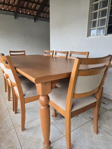 Mesa de madeira maciça com cadeira 8 lugares