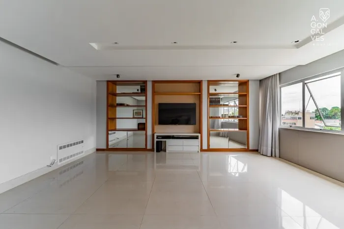 Apartamento no Rio Solimões, 02 Suítes, 02 Vagas, Amplo e Reformado, Batel, Curitiba.