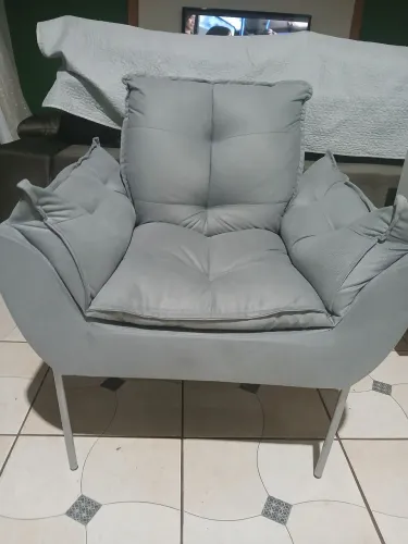 Poltrona cinza LUXO base dourada - NOVA