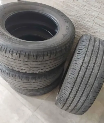 Pneus Suv 265 65/17 pra riscar