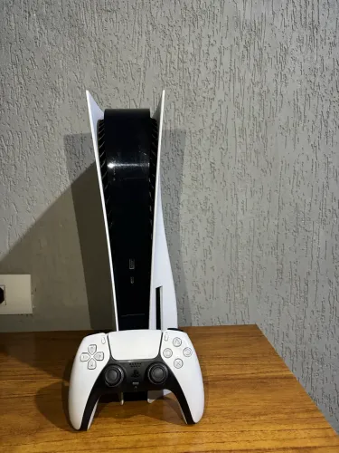 PS5 Mídia Física Semi Novo.