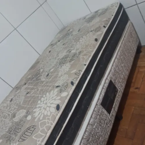 Vendo cama box de solteiro. Base mais colchão