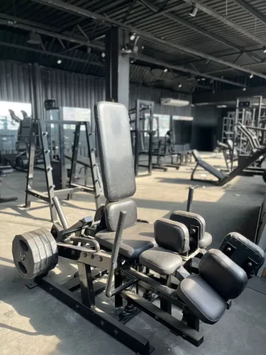 Cadeira Adutora Articulada LH Padrão Bodybuilding? Excelência na Execução