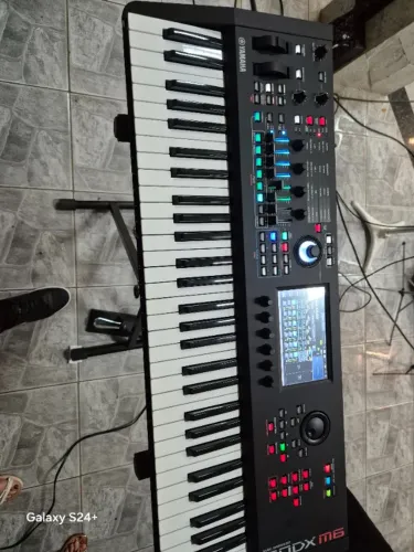 Teclado Yamaha MODX-M6 - Não envio, somente para retirada no local