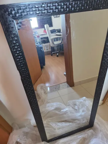 Espelho com moldura preta, 45l x 95 A, novo.