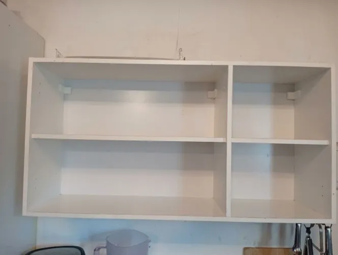 Módulos de prateleiras brancas simples