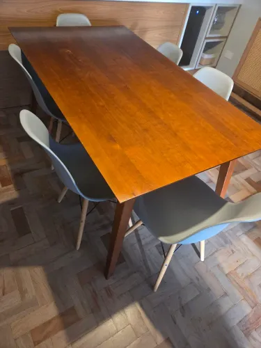 Mesa de Jantar em madeira - 6 lugares - 1,60 x 0,90