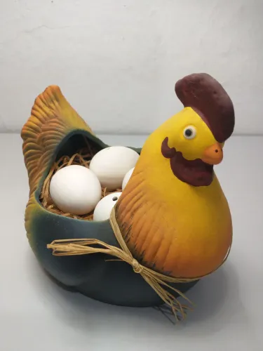Antiga Galinha Caipira Porta Ovos Cerâmica Decorada Anos 80/90 ótimo estado de