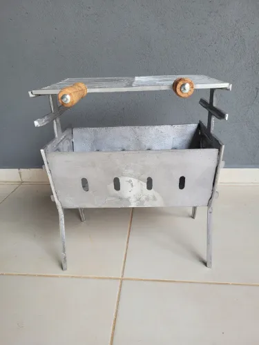 C H U R R A S Q U E I R A  DE A L U M I N I O