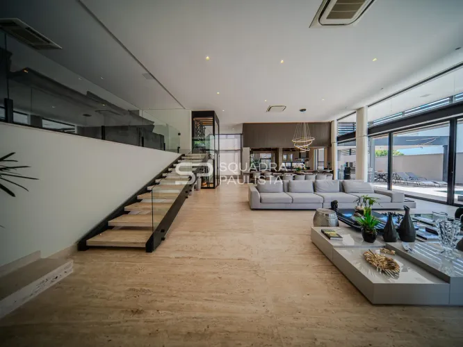 Casa de condomínio com 667.13 m², 4 quartos sendo 4 suítes à venda no bairro Alphaville.