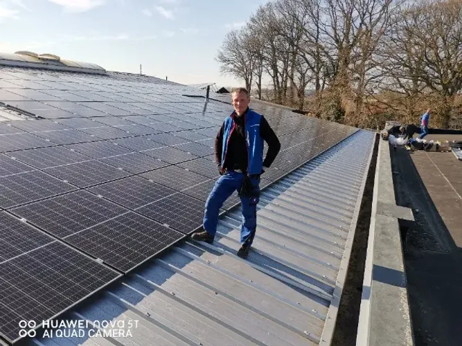 Dupla de Instaladores de Energia Solar - Experiência na Europa