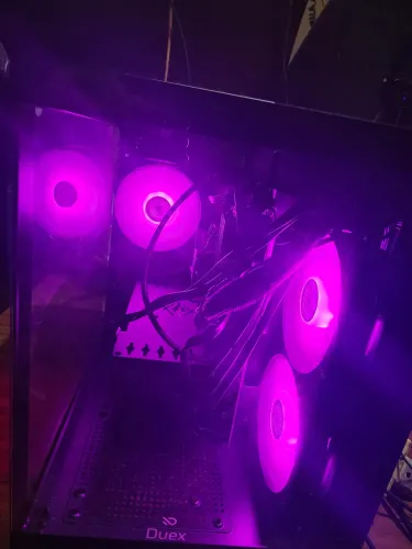 Pc gamer com RX 580 I7 HD Samsung SSD 2 tbs fonte 650 W placa mãe asrock 16 GB e mais hds