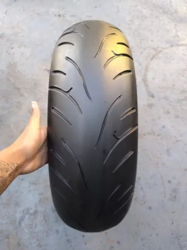 Pneu bridgestone battlax BTO23 riscado tras 180/55-17 original usado