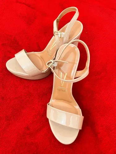 Salto alto de luxo. Confortável e sofisticado. Venda rápida!