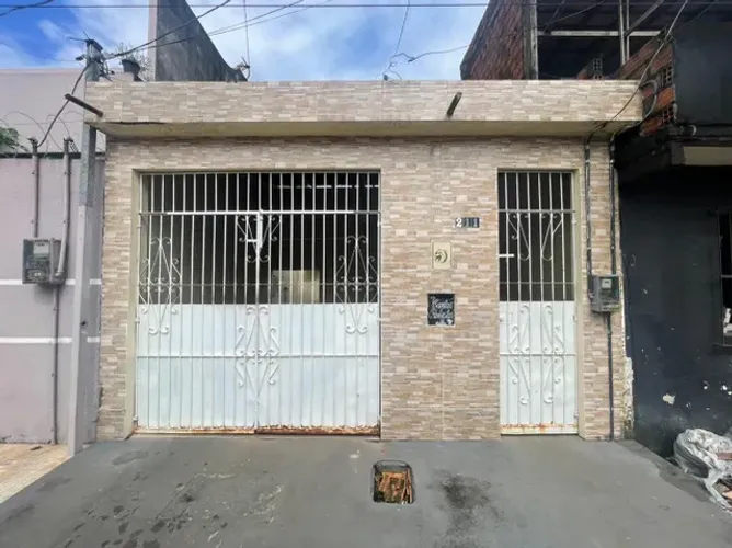 Casa, 2/4, garagem, no Conjunto Promorar.