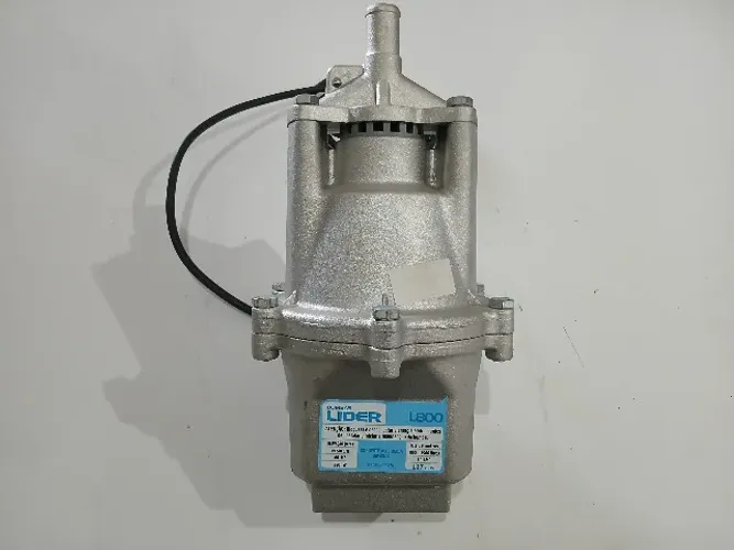 Bomba submersa para cisterna marca Líder modelo 800 127 Volts nova