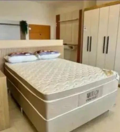 Cama box molas ensacadas Ortobom c/ travesseiros 