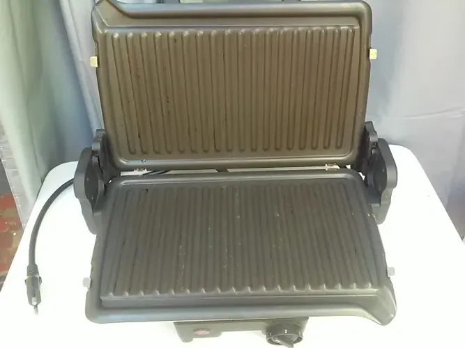 Grill Arno, perfeito estado, completo, 110v, está funcionando bem. E outros.