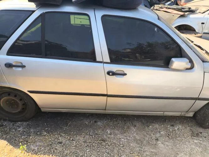 Peças Fiat Tipo 1.6 com teto solar.