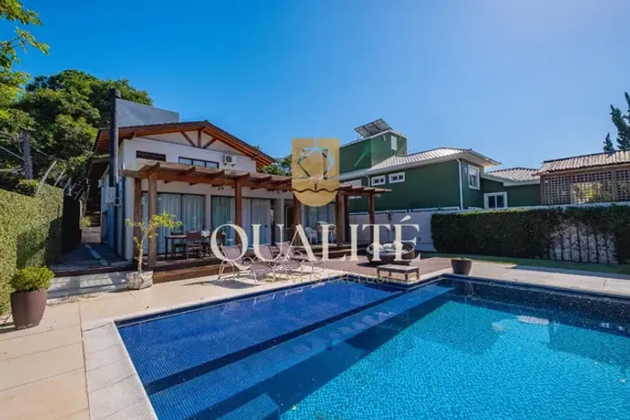 Casa de alto padrão em Condominio fechado , 282m² privativos, 3 suítes, 2 vagas, R$4.000.0