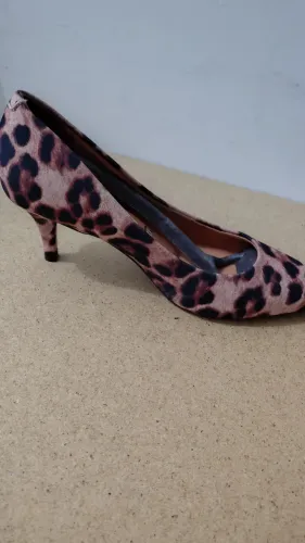 Scarpin oncinha 