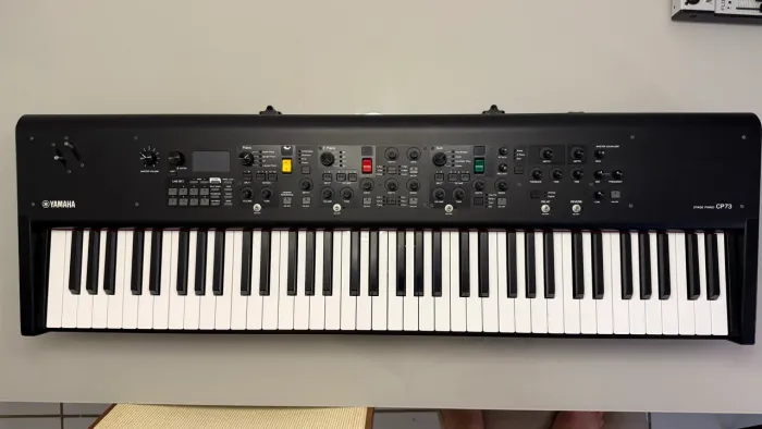 Teclado Yamaha CP 73 muito novo