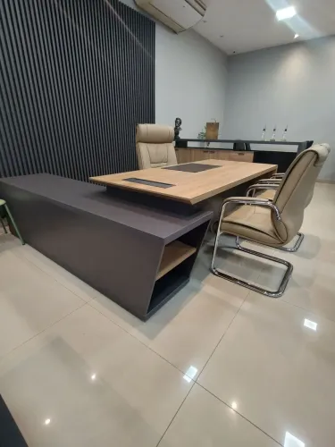 Mesa de Escritório Executiva - Design Elegante
