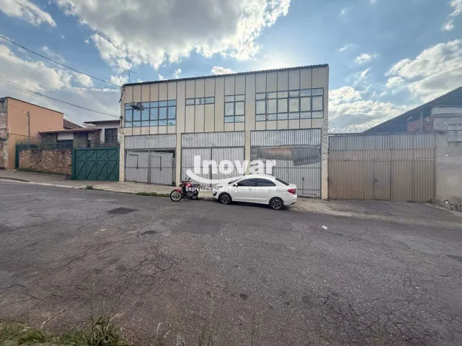 Galpão com aproximadamente 420m² próximo ao Anel Rodoviário, Via Expressa e Avenida Amazon