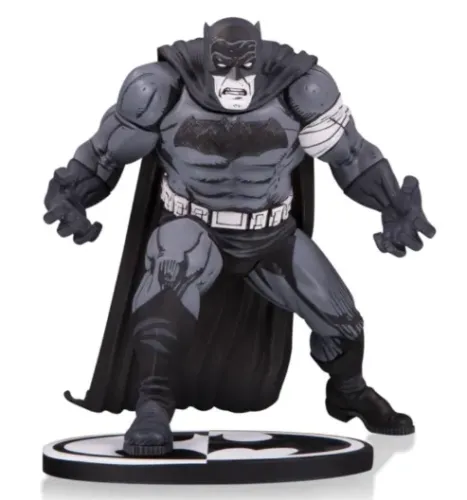 Estátua Batman Dc Collectibles Black and White (Klaus Janson - ñ é Iron Studios)