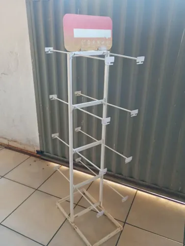 Expositor de sandalias