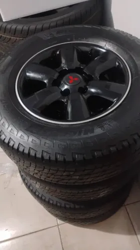 Roda 17 Triton Pneus Michelin meia vida apenas 3690 6x cartão 