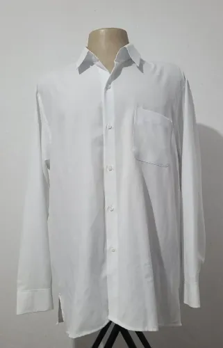 Camisa social branca tamanho GG, bonita, elegante, bem confortável. 