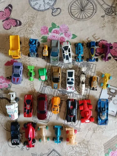 Lote de Carrinhos de Brinquedo - Diversos Modelos