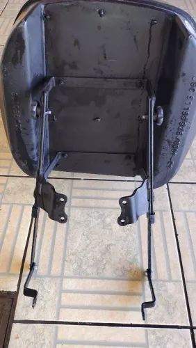 Baú 90 litros com suporte