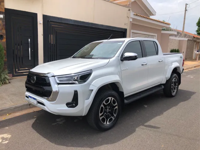 Toyota Hilux CD SRX Plus 4X4 2.8 TDI Die. Aut. 2024