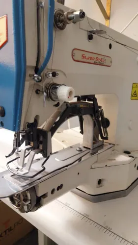 maquina de costura traveti
